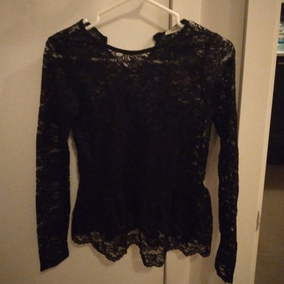 Black Lace Long-Sleeved Peplum Top - Picture 2 of 4